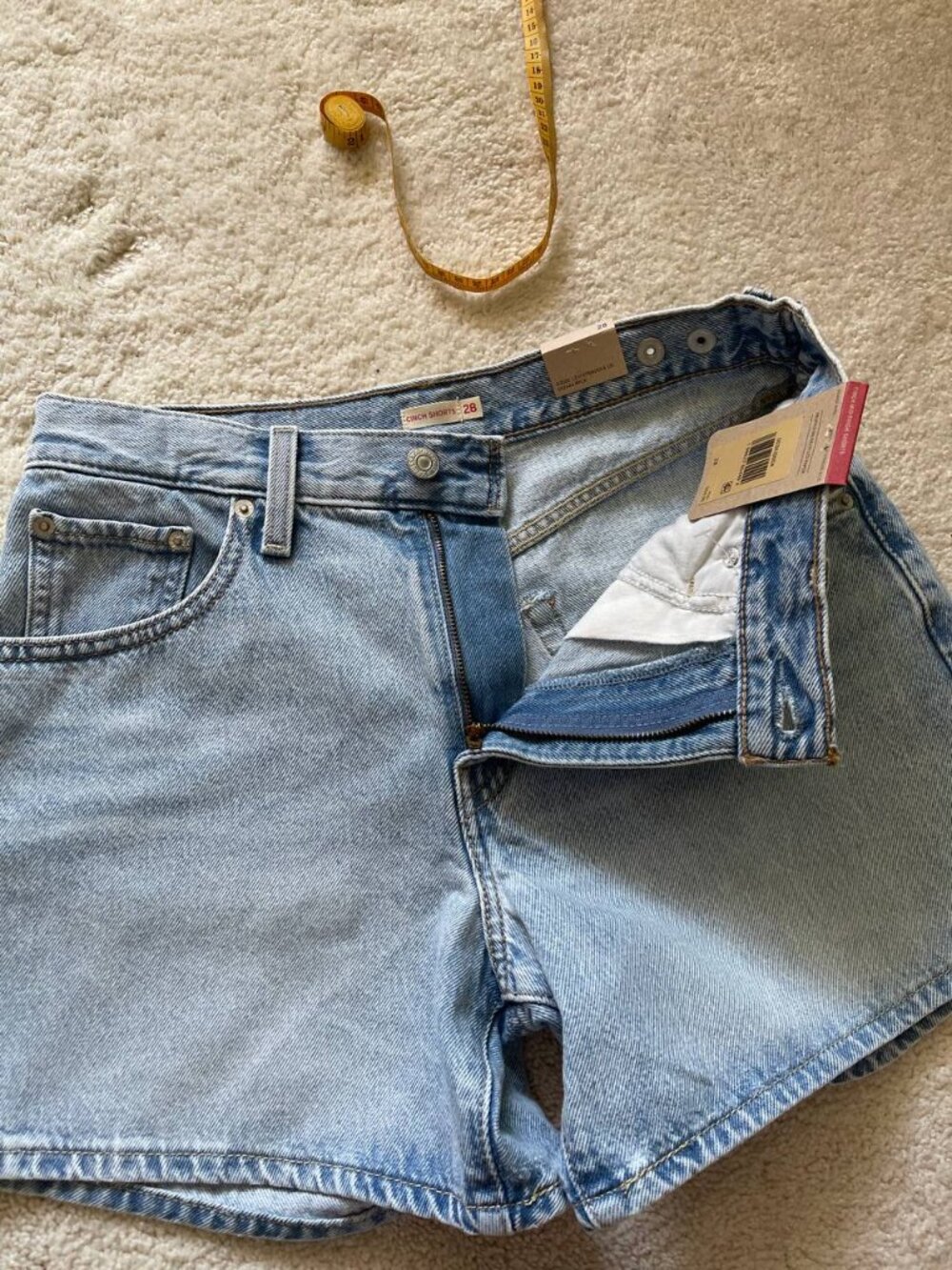 NWT Levi's Cinch High Rise Denim Shorts Size 28 - Picture 3 of 11